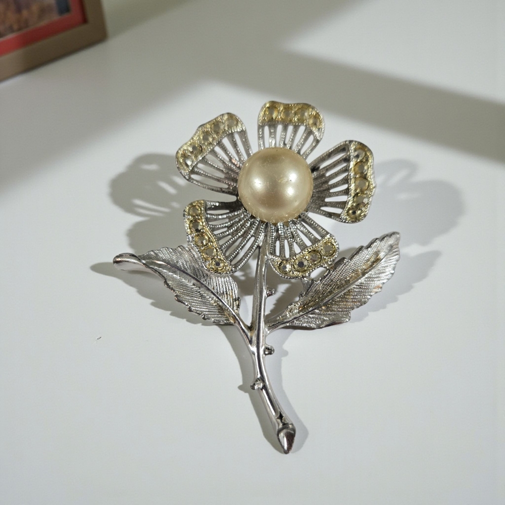 Vintage Sarah Coventry Nocturne Faux Pearl Rhinestone Silvertone Flower Brooch